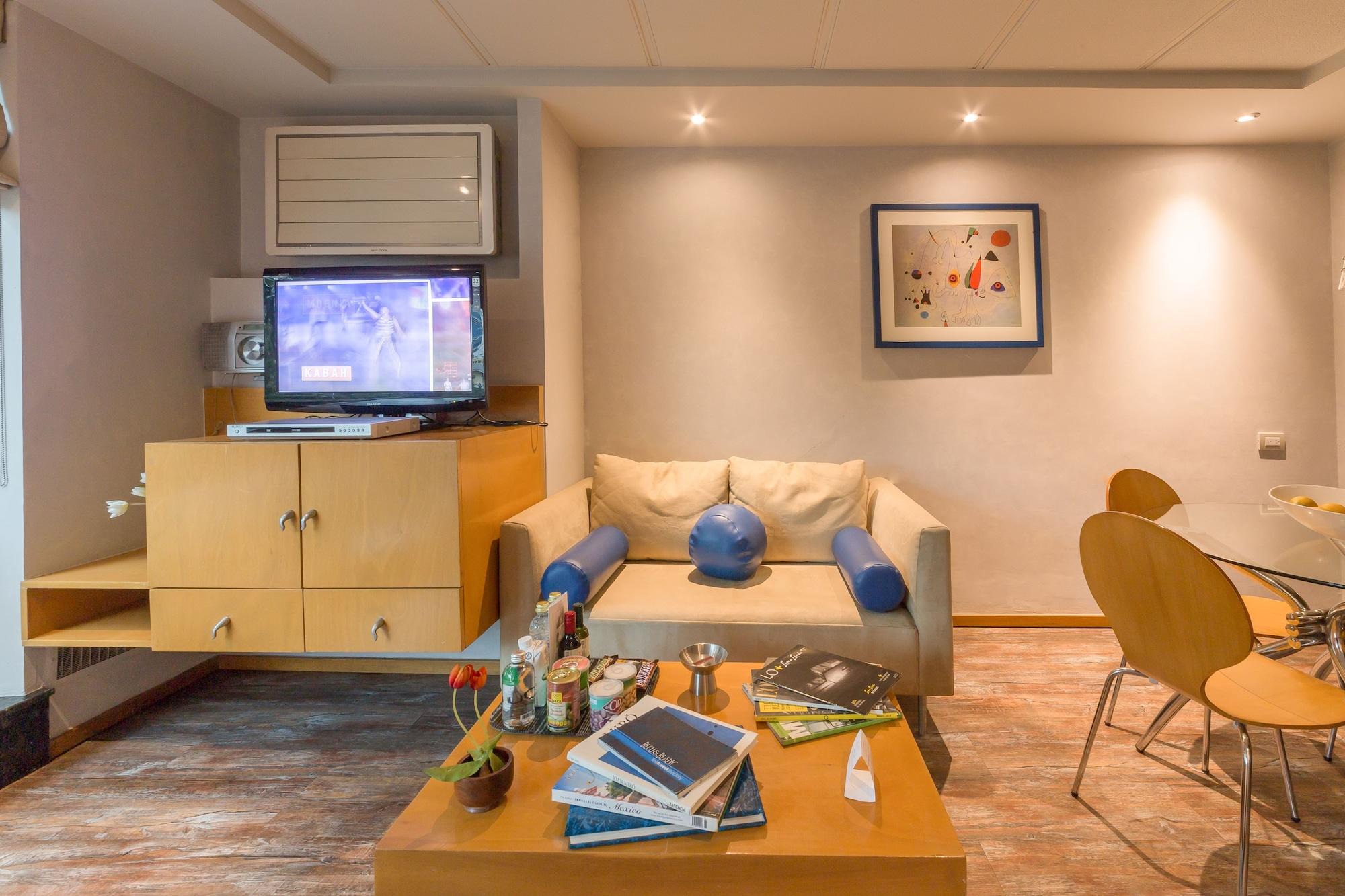 Suites Contempo Mexico City Exterior photo A living room in a hotel suite