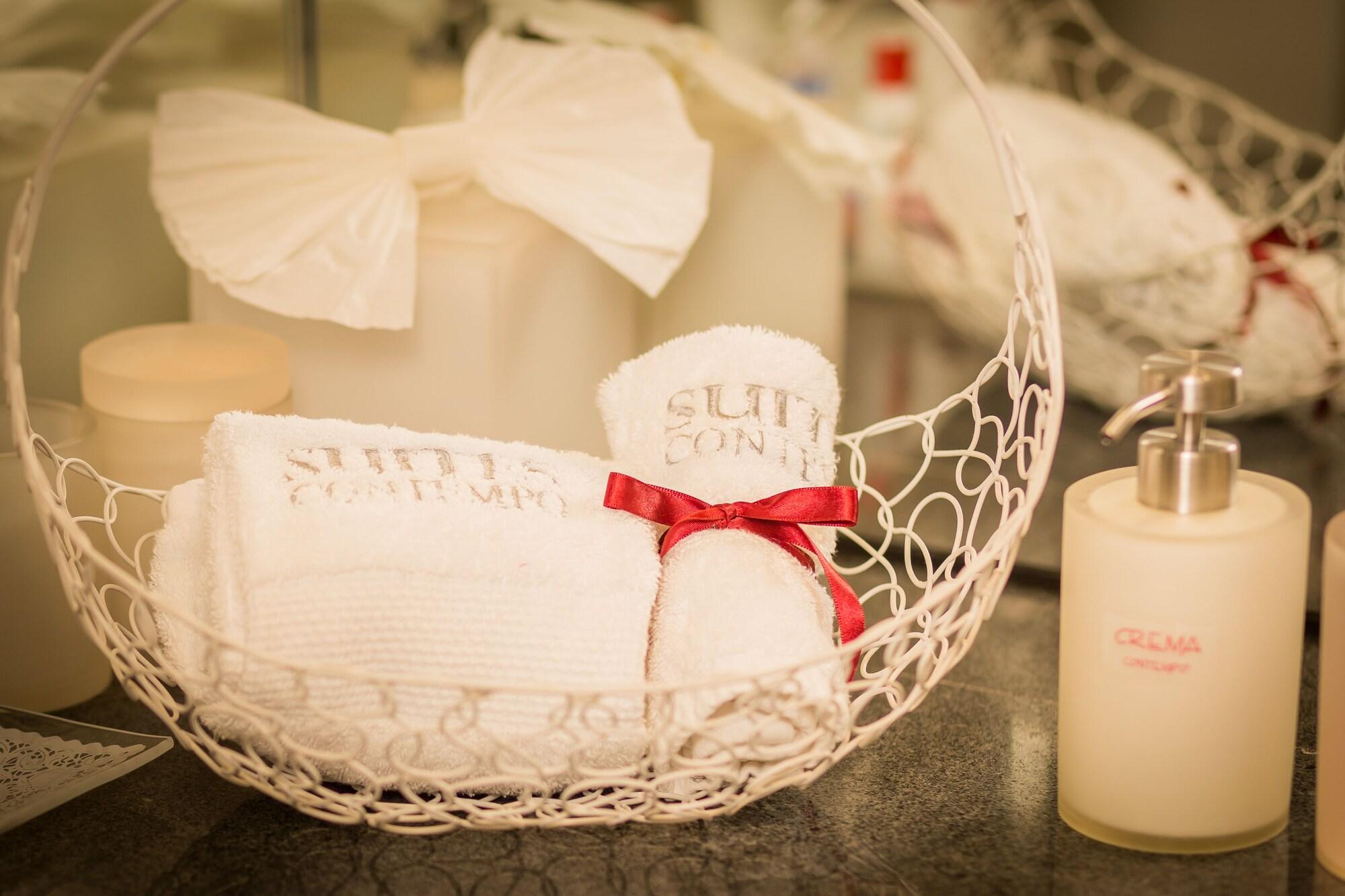 Suites Contempo Mexico City Exterior photo A basket of towels