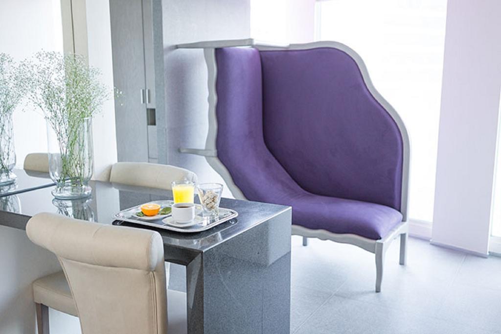 Suites Contempo Mexico City Exterior photo The "L" shaped chair